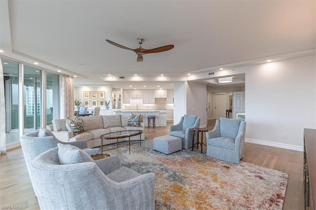 445 Cove Tower Dr 903, Naples, FL 34110-6