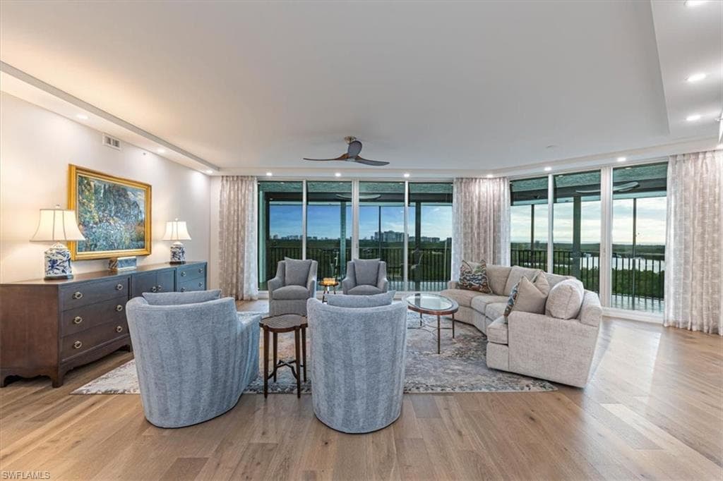 445 Cove Tower Dr 903, Naples, FL 34110-7