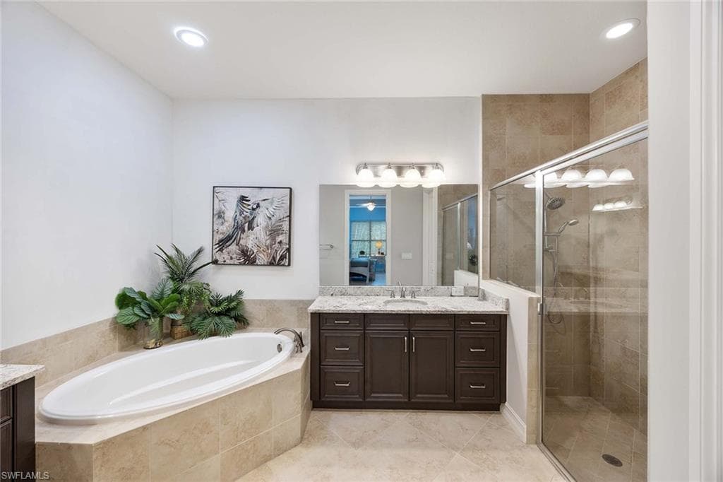 6603 Roma Way, Naples, FL 34113-25