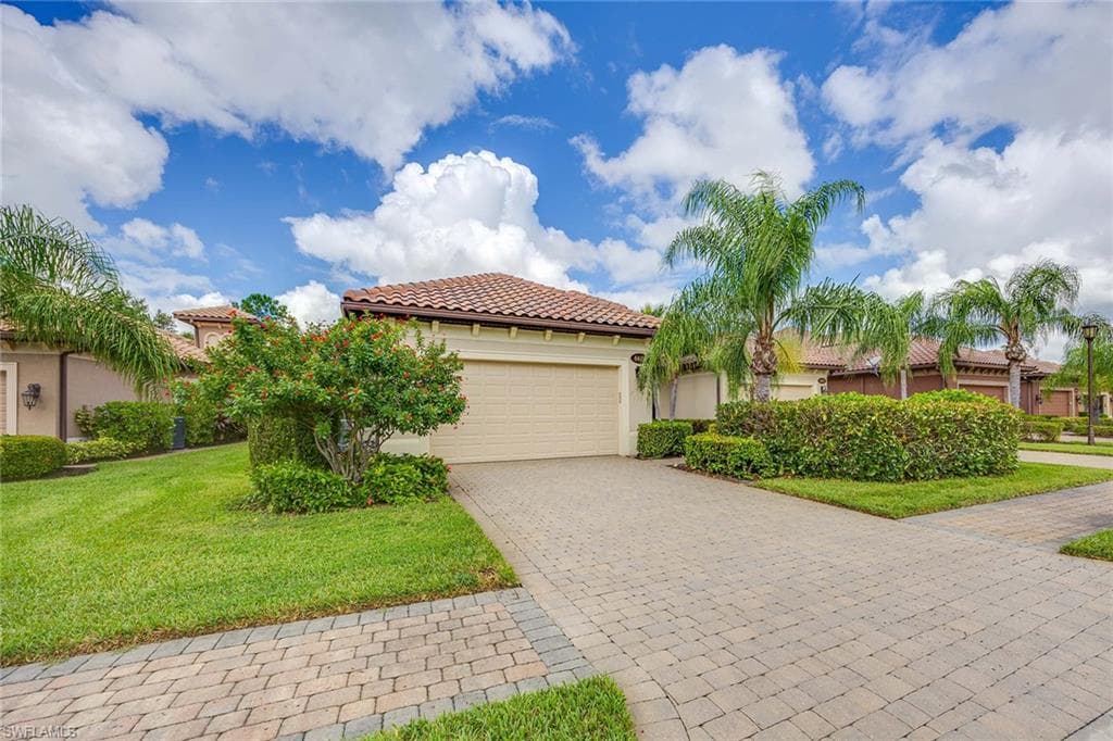 6603 Roma Way, Naples, FL 34113-1