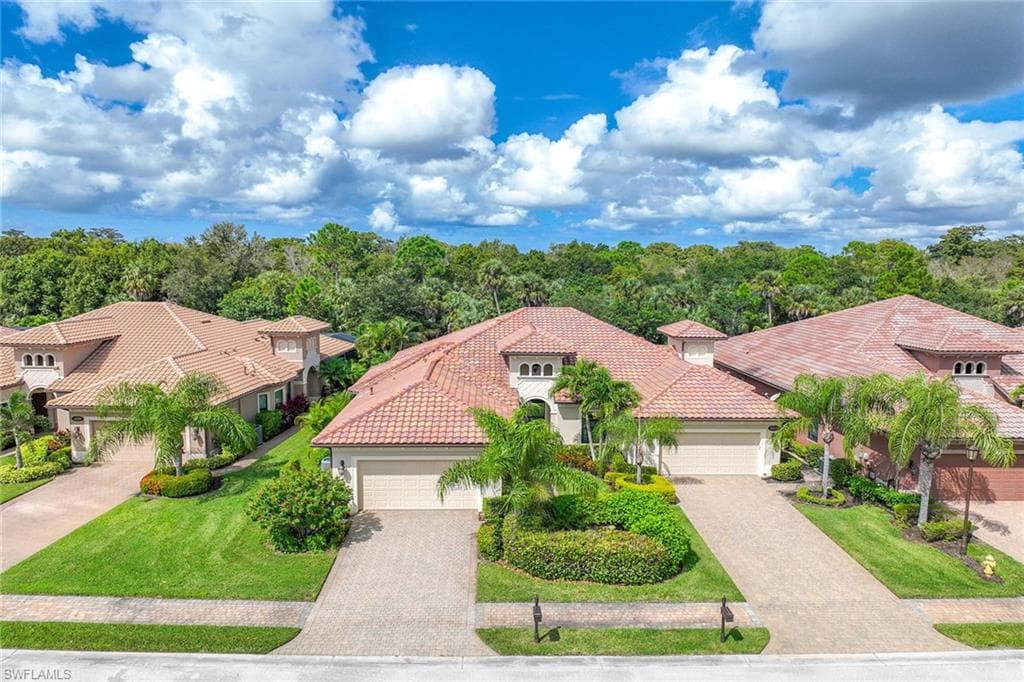 6603 Roma Way, Naples, FL 34113-3