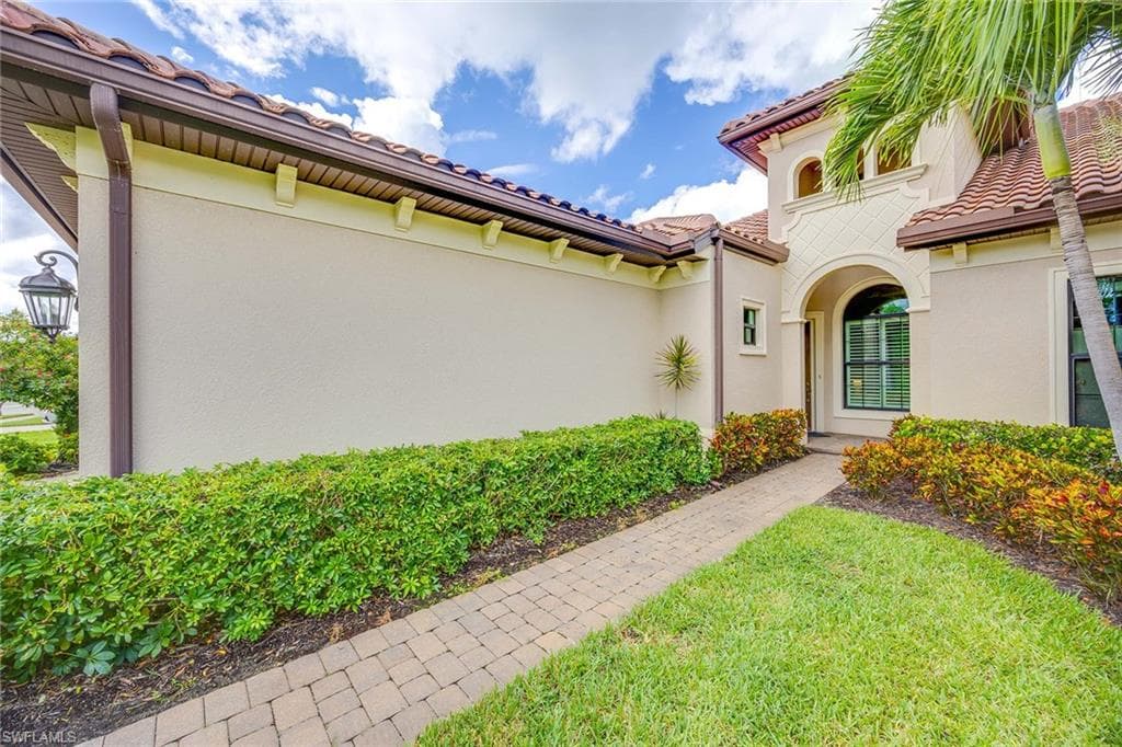 6603 Roma Way, Naples, FL 34113-6