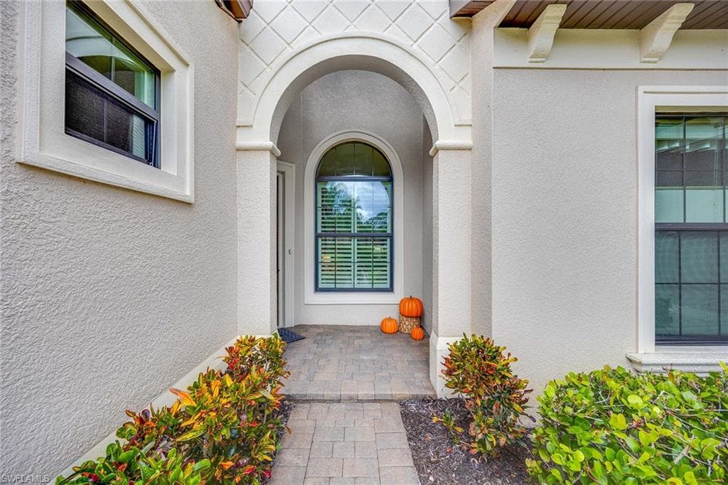 6603 Roma Way, Naples, FL 34113-7