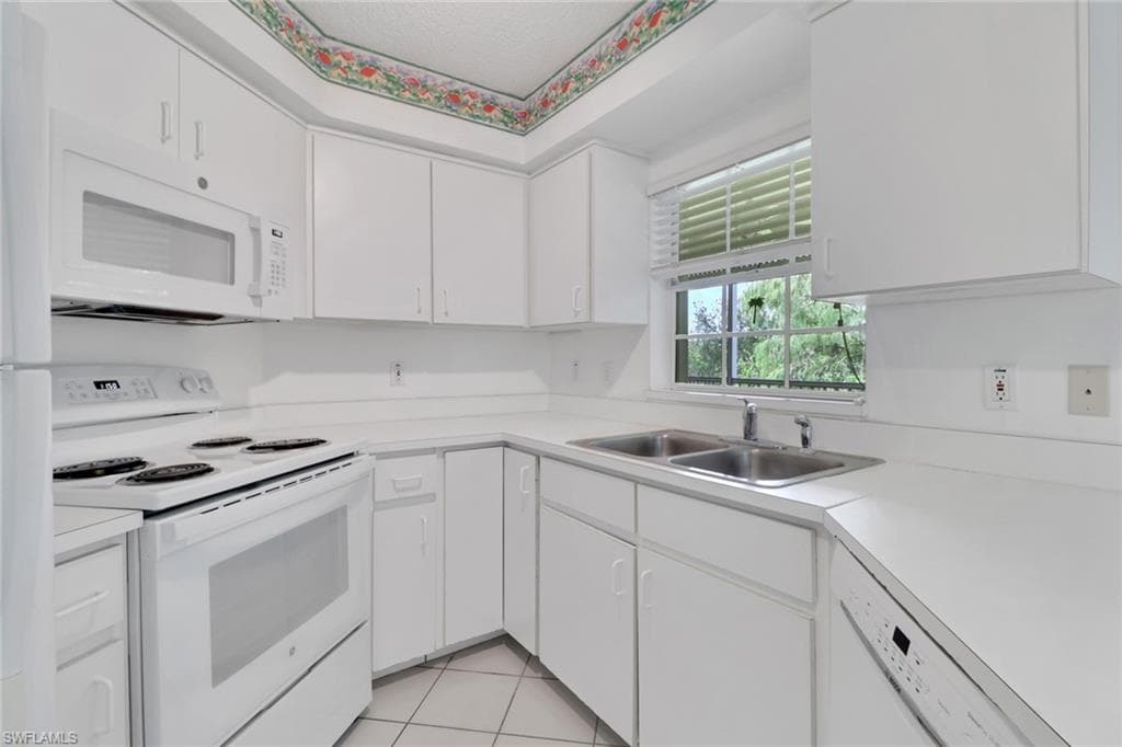 441 Quail Forest Blvd A210, Naples, FL 34105-3
