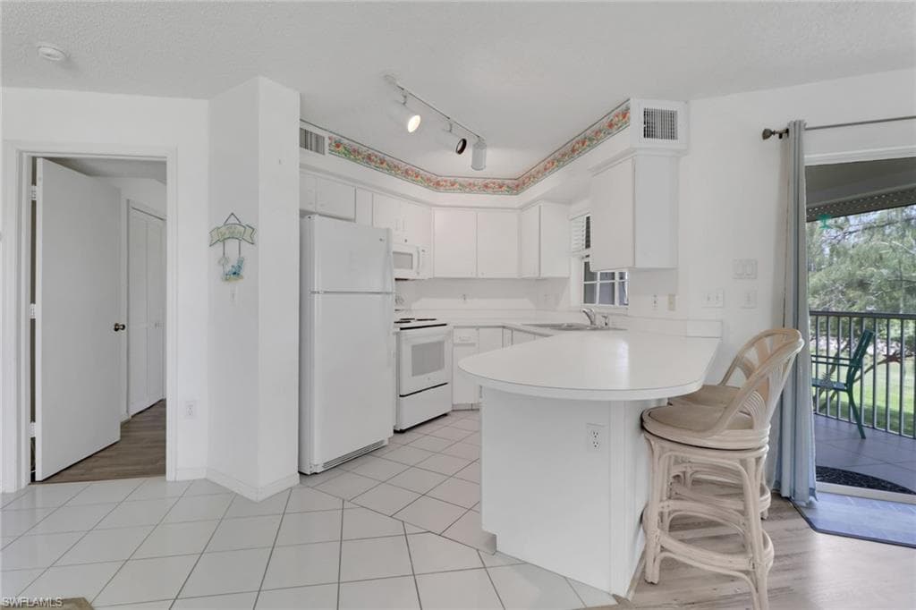 441 Quail Forest Blvd A210, Naples, FL 34105-4