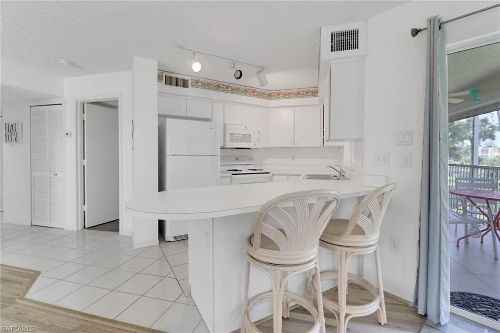 441 Quail Forest Blvd A210, Naples, FL 34105-5
