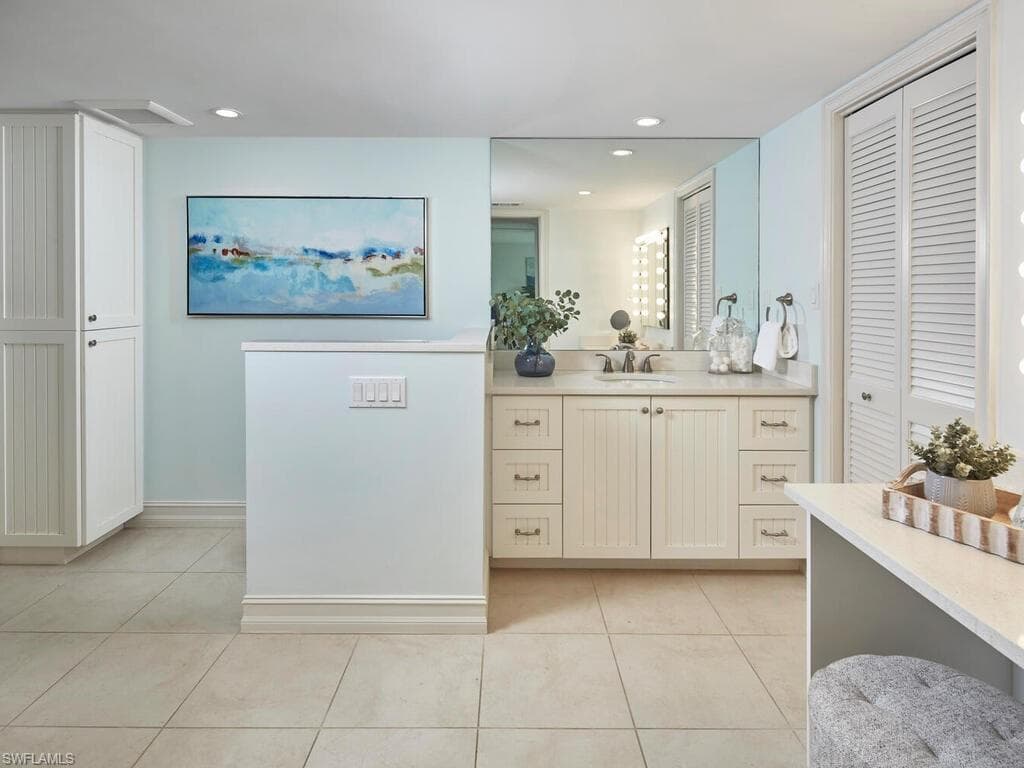 3951 Gulf Shore Blvd N 201, Naples, FL 34103-15