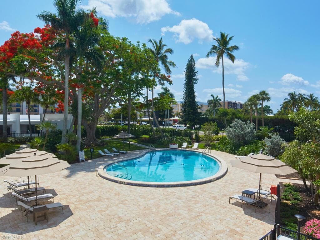 3951 Gulf Shore Blvd N 201, Naples, FL 34103-38