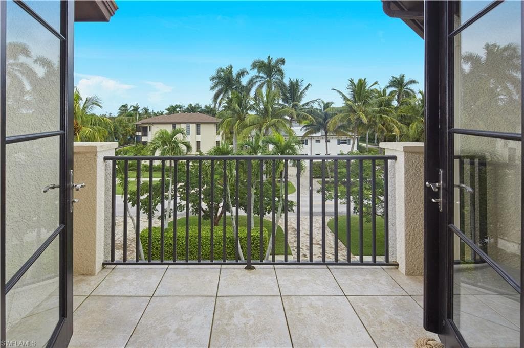 692 10th Ave S A2, Naples, FL 34102-12