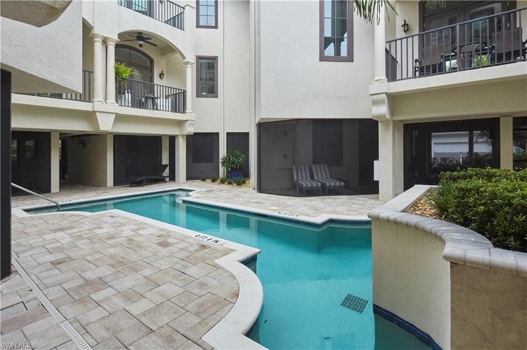 692 10th Ave S A2, Naples, FL 34102-22
