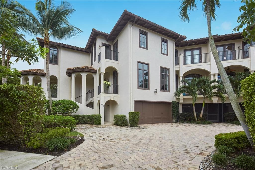 692 10th Ave S A2, Naples, FL 34102-1