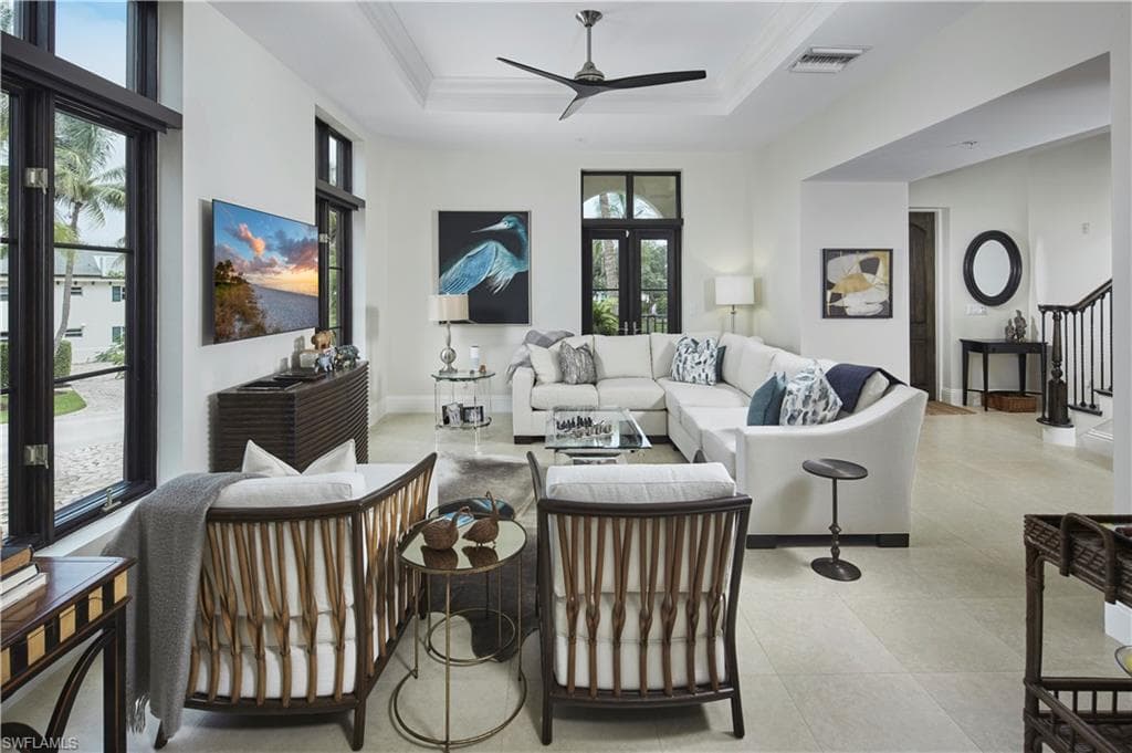692 10th Ave S A2, Naples, FL 34102-2