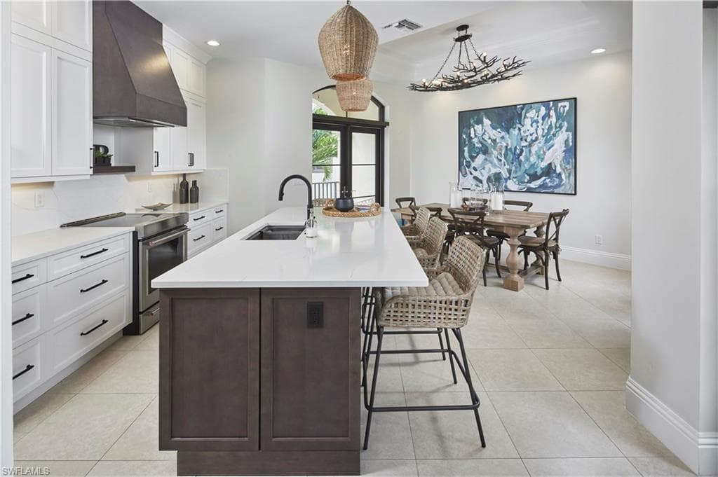 692 10th Ave S A2, Naples, FL 34102-4