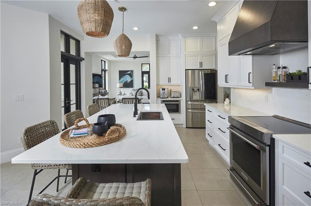 692 10th Ave S A2, Naples, FL 34102-6