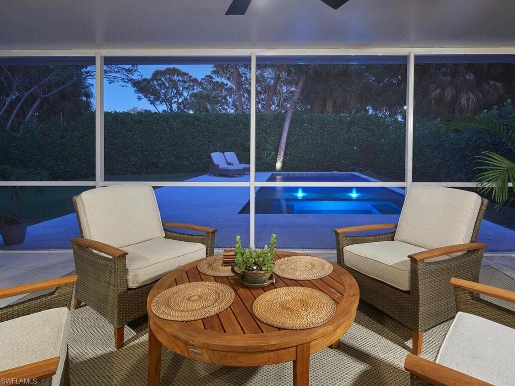 1080 13th St N, Naples, FL 34102-21