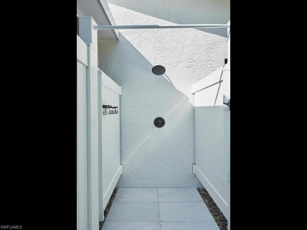 1080 13th St N, Naples, FL 34102-22