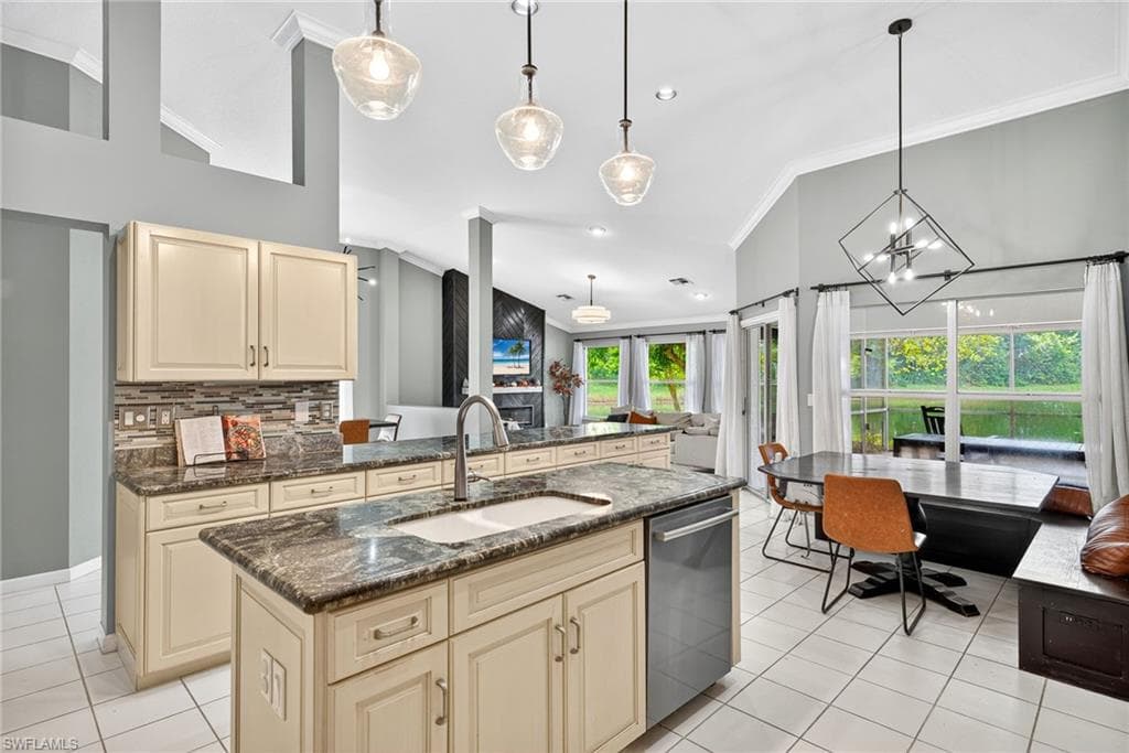 7867 Gardner Dr, Naples, FL 34109-11