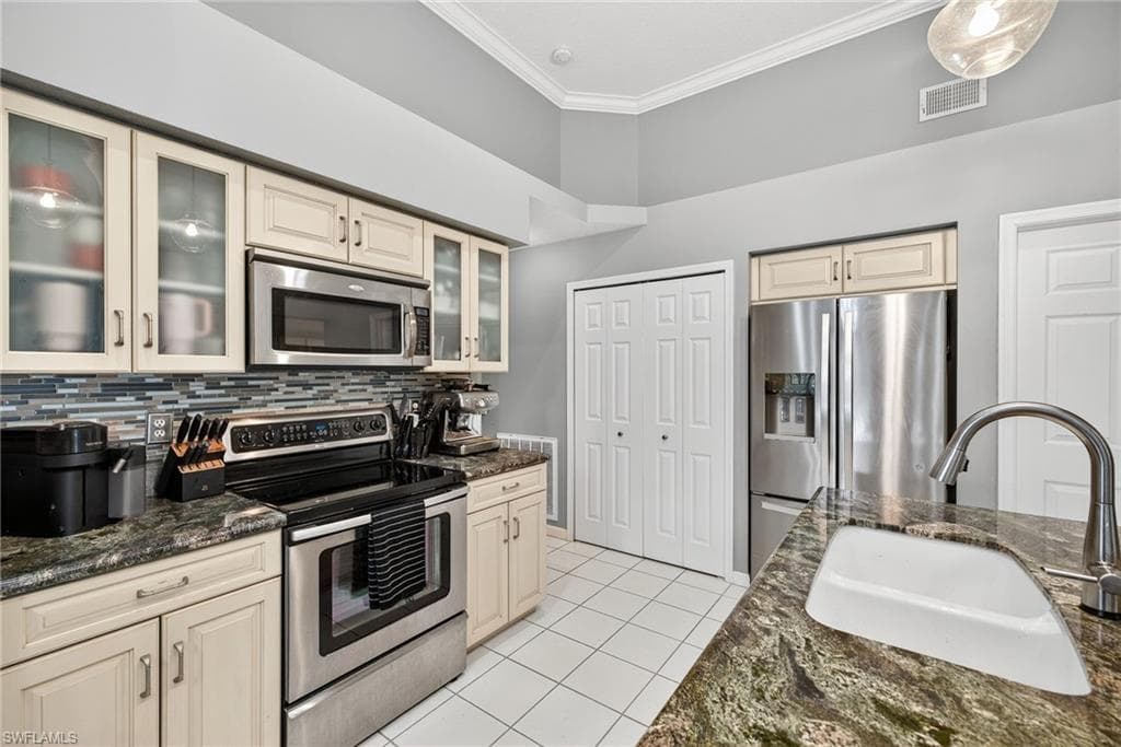 7867 Gardner Dr, Naples, FL 34109-12
