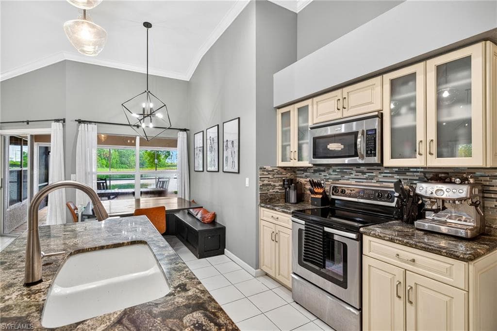 7867 Gardner Dr, Naples, FL 34109-13