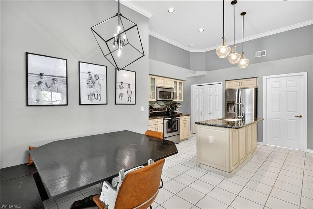 7867 Gardner Dr, Naples, FL 34109-14