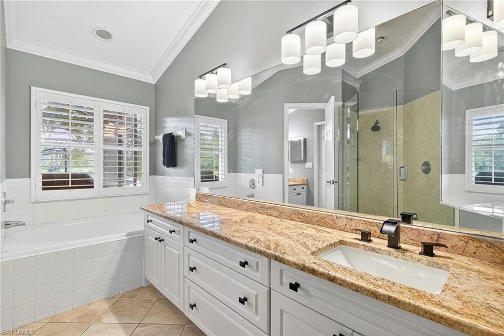 7867 Gardner Dr, Naples, FL 34109-18