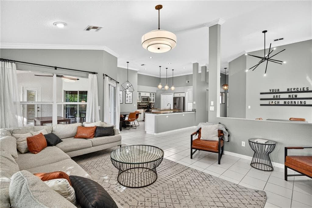7867 Gardner Dr, Naples, FL 34109-4
