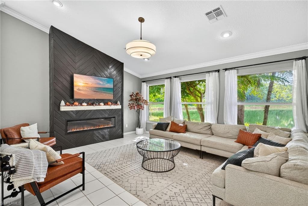 7867 Gardner Dr, Naples, FL 34109-5
