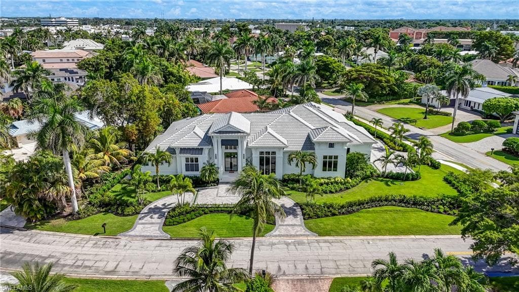 710 Willowhead Dr, Naples, FL 34103-2