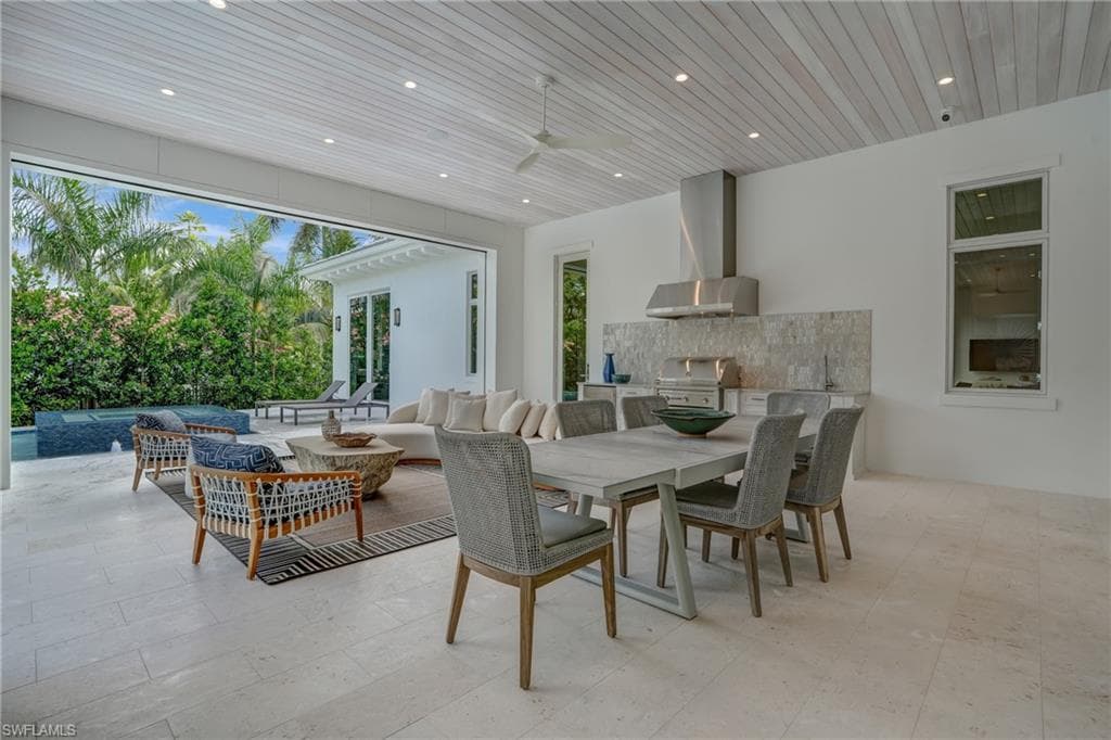 710 Willowhead Dr, Naples, FL 34103-39
