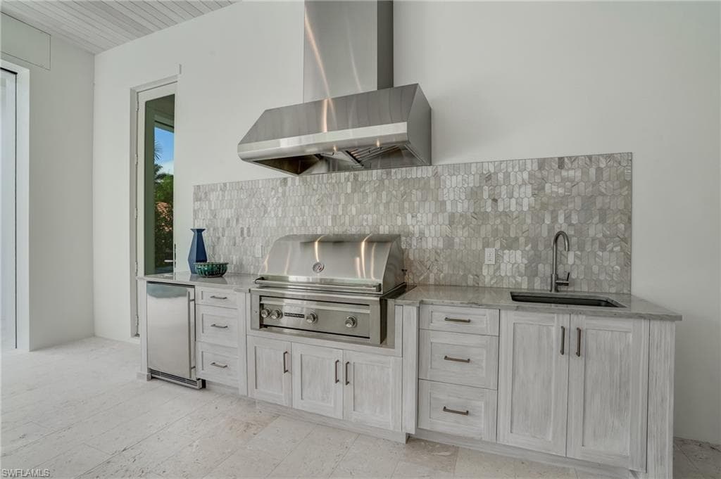710 Willowhead Dr, Naples, FL 34103-40