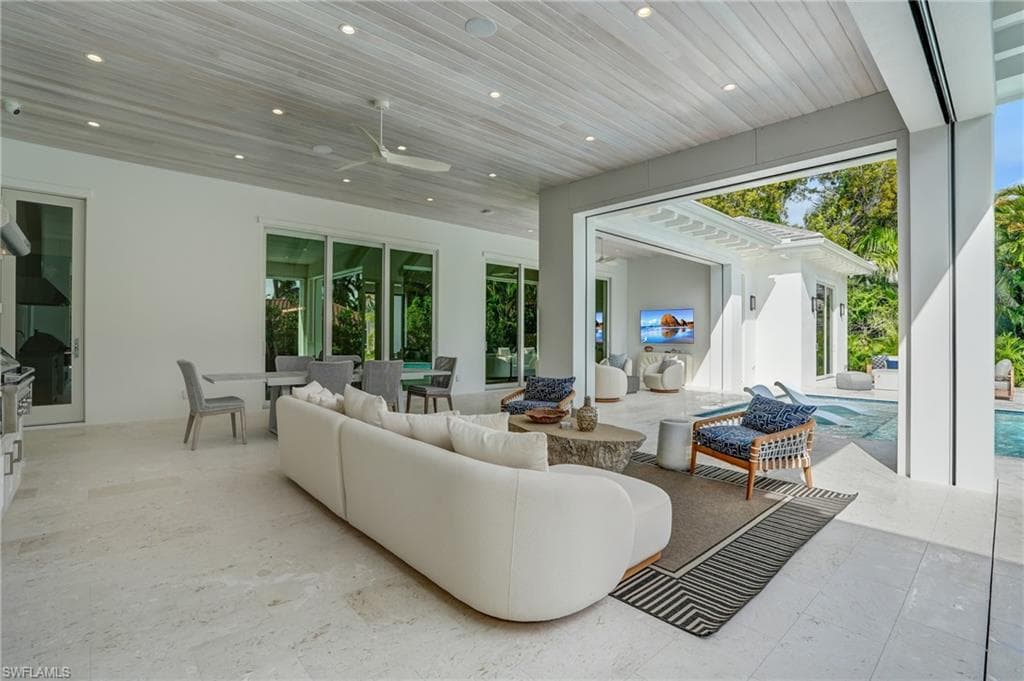710 Willowhead Dr, Naples, FL 34103-41