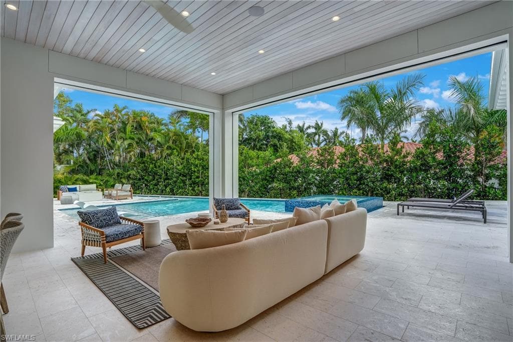 710 Willowhead Dr, Naples, FL 34103-43