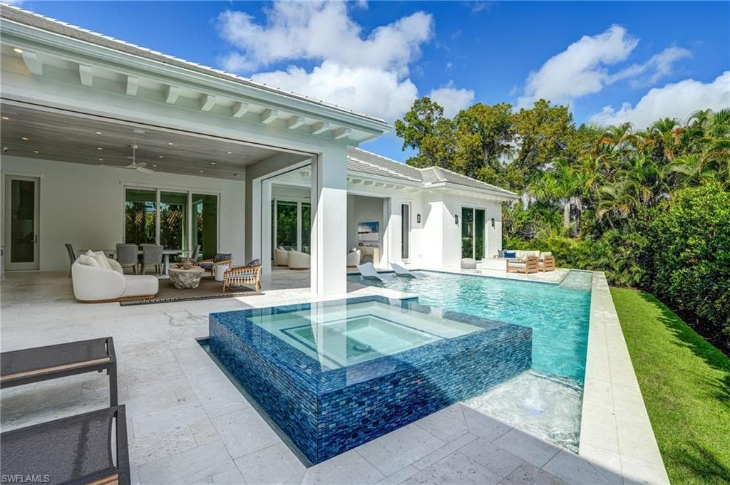 710 Willowhead Dr, Naples, FL 34103-44