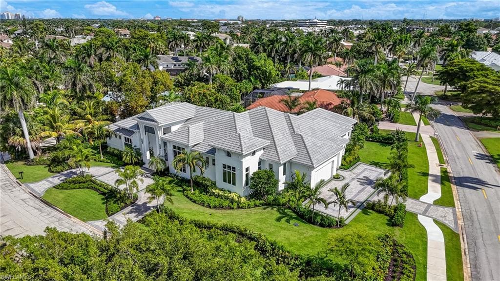 710 Willowhead Dr, Naples, FL 34103-3