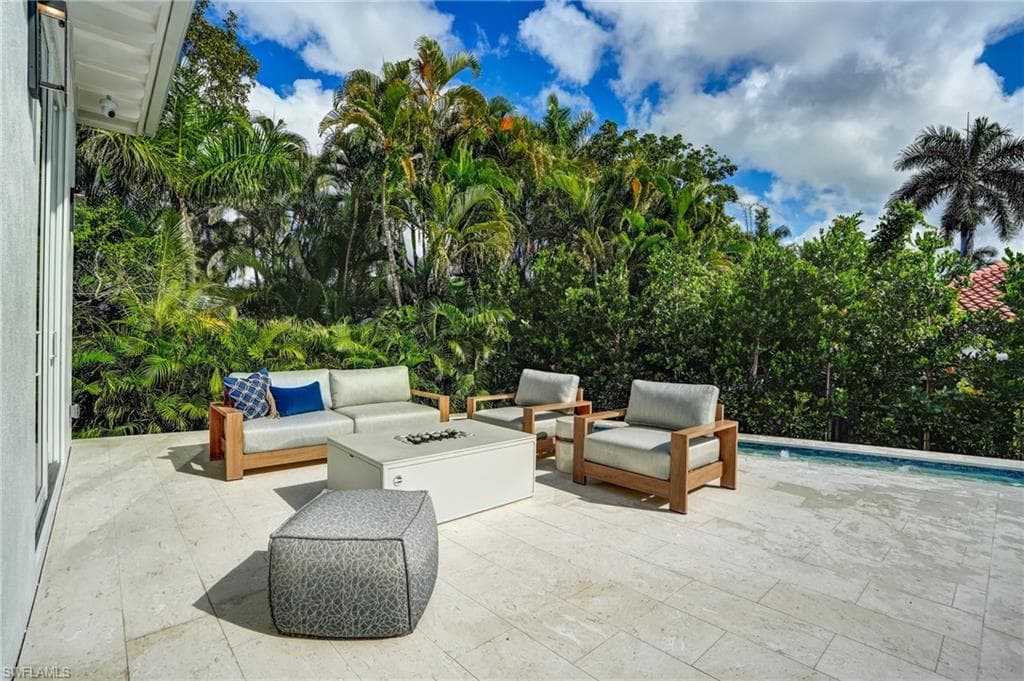 710 Willowhead Dr, Naples, FL 34103-48