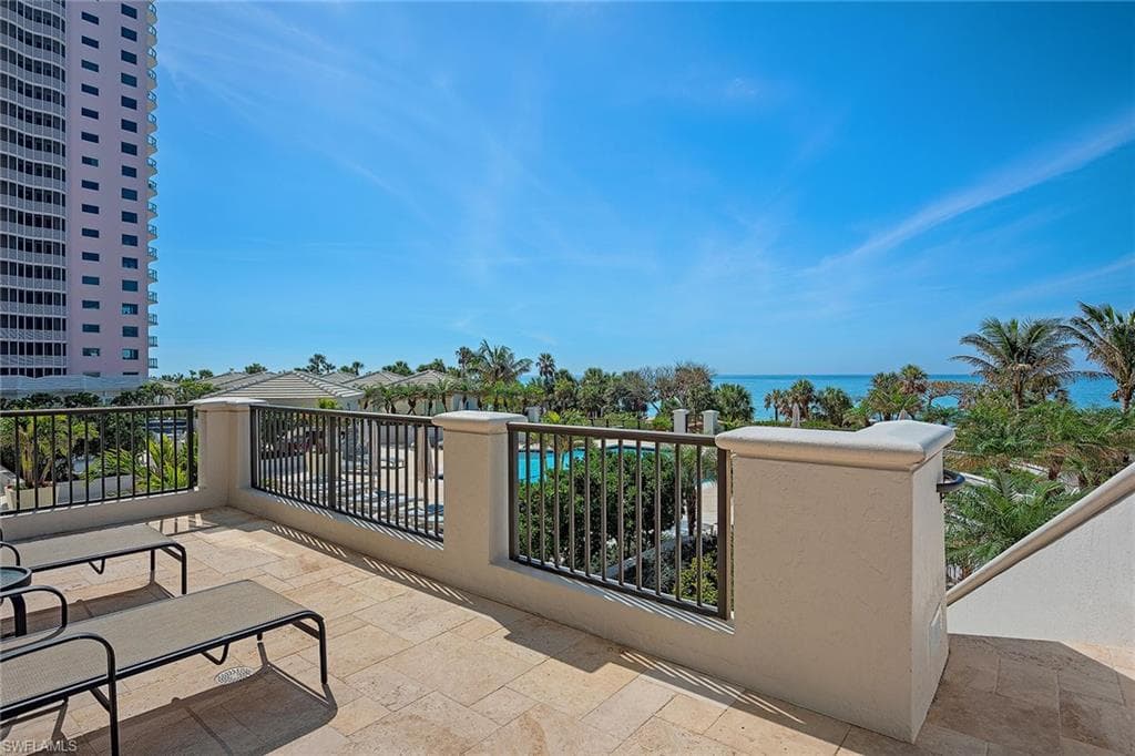 8473 Bay Colony Dr 203, Naples, FL 34108-1
