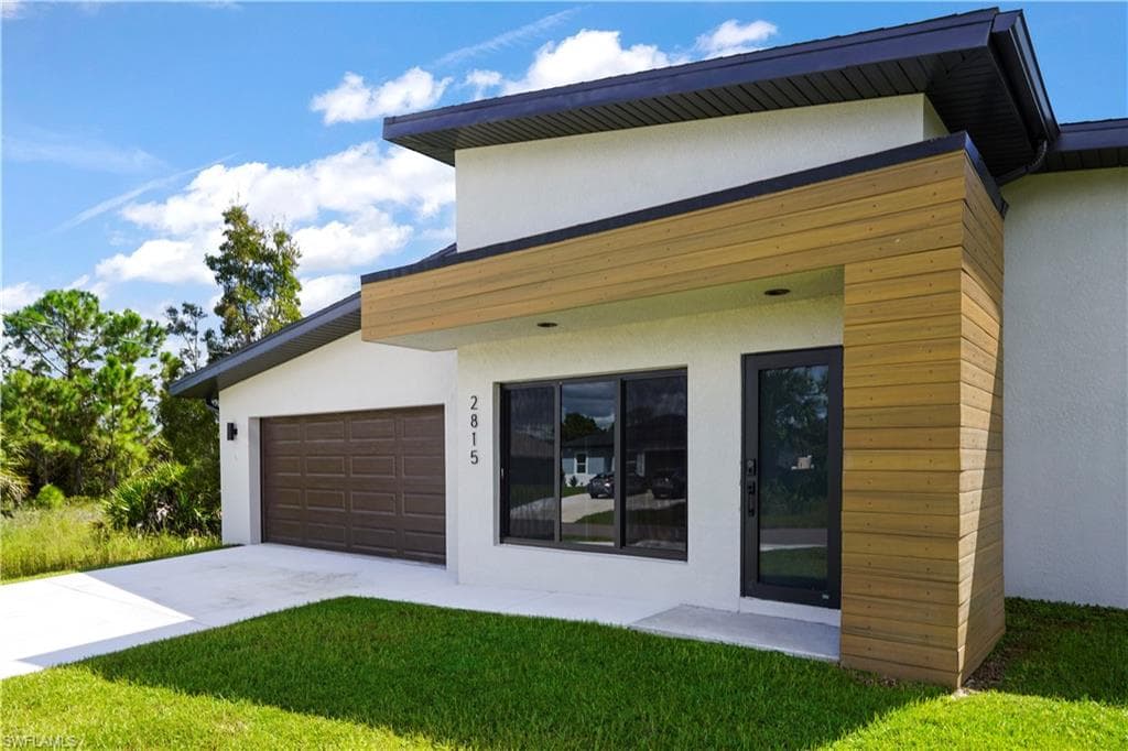 2815 45th St W, Lehigh Acres, FL 33971-2