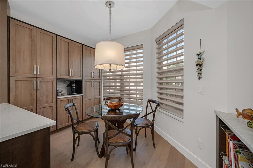 6865 San Marino Dr 302a, Naples, FL 34108-8