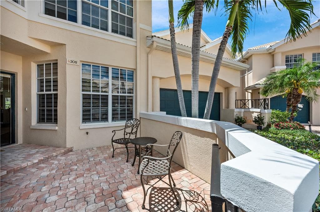 6865 San Marino Dr 302a, Naples, FL 34108-15