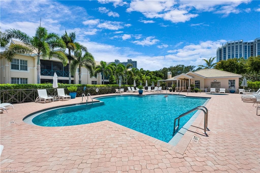 6865 San Marino Dr 302a, Naples, FL 34108-16