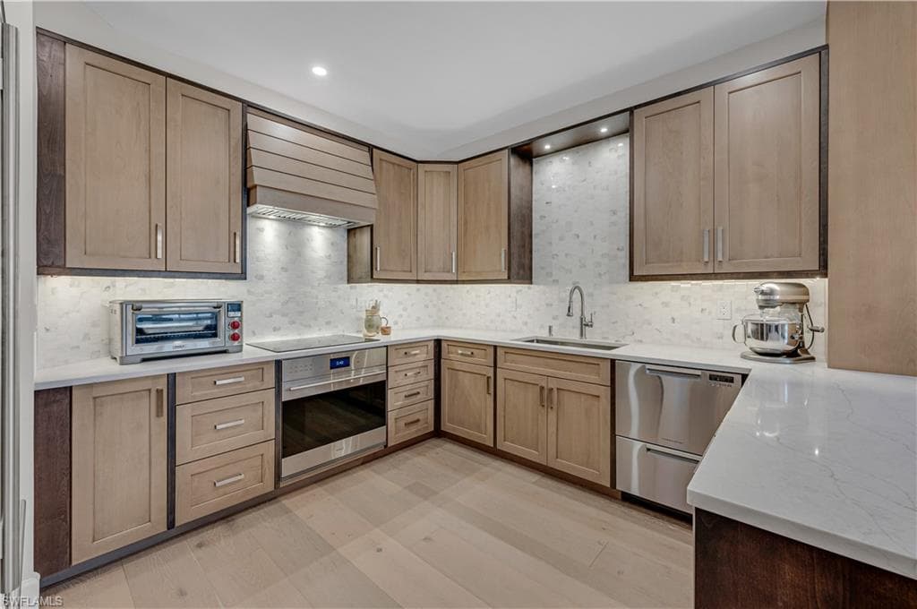 6865 San Marino Dr 302a, Naples, FL 34108-4