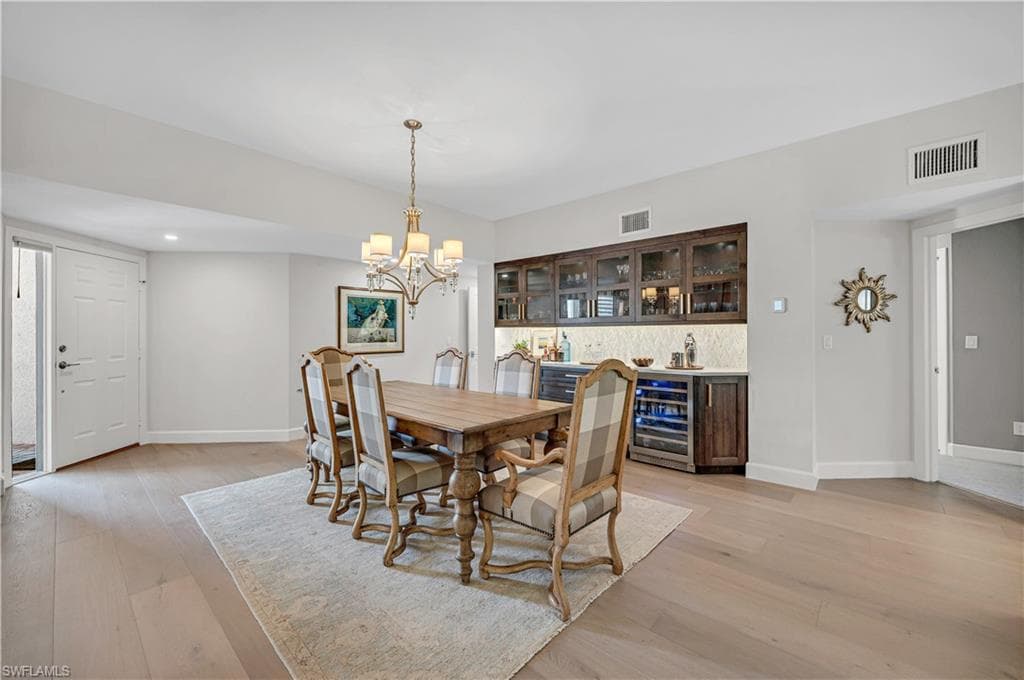6865 San Marino Dr 302a, Naples, FL 34108-6