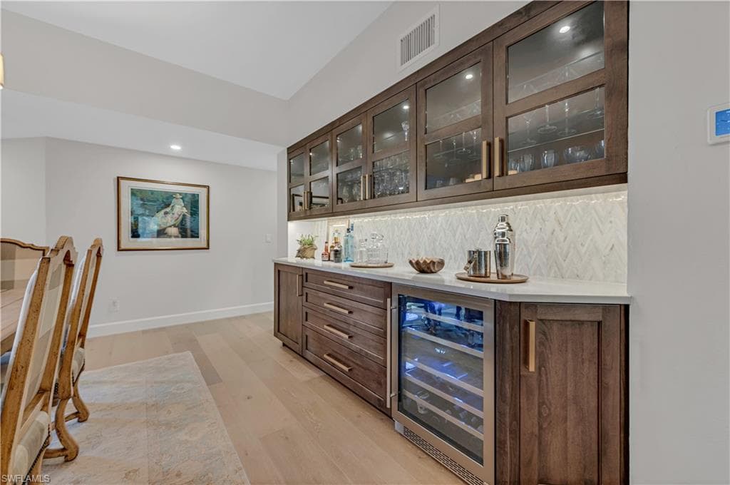 6865 San Marino Dr 302a, Naples, FL 34108-7