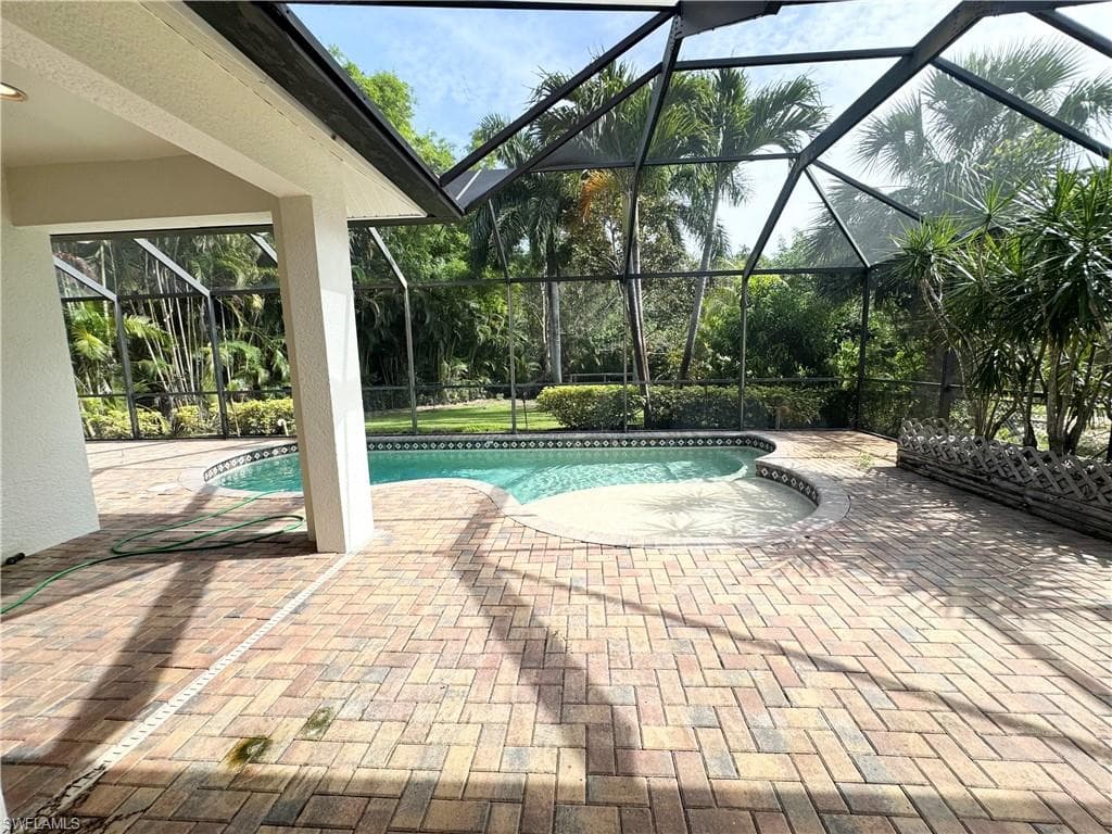 5071 Coral Wood Dr, Naples, FL 34119-21