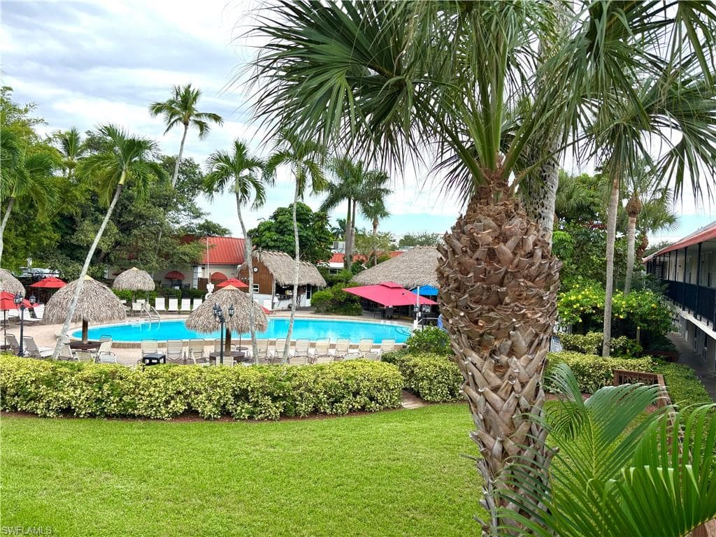 2555 9th St N 264, Naples, FL 34103-1