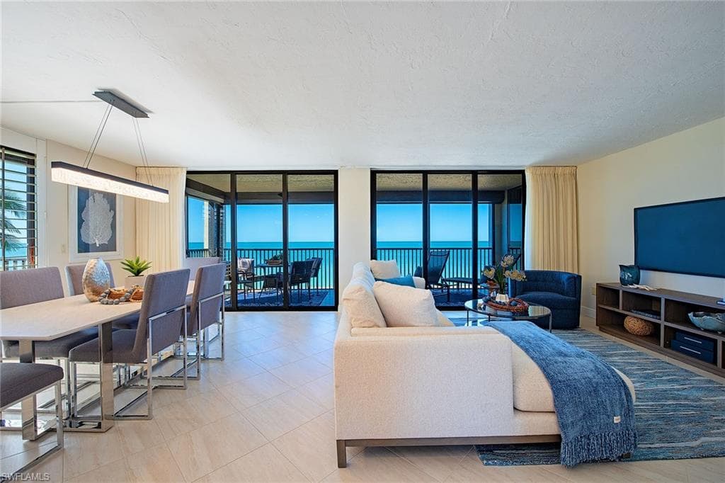 9715 Gulf Shore Dr 301, Naples, FL 34108-2