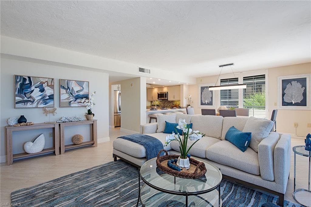 9715 Gulf Shore Dr 301, Naples, FL 34108-3