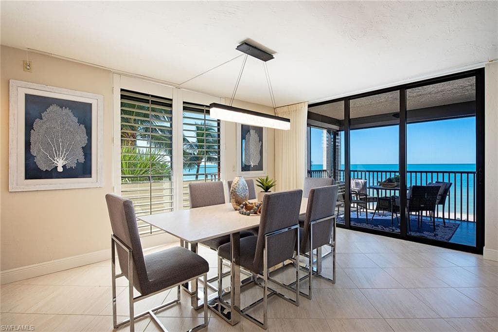 9715 Gulf Shore Dr 301, Naples, FL 34108-4