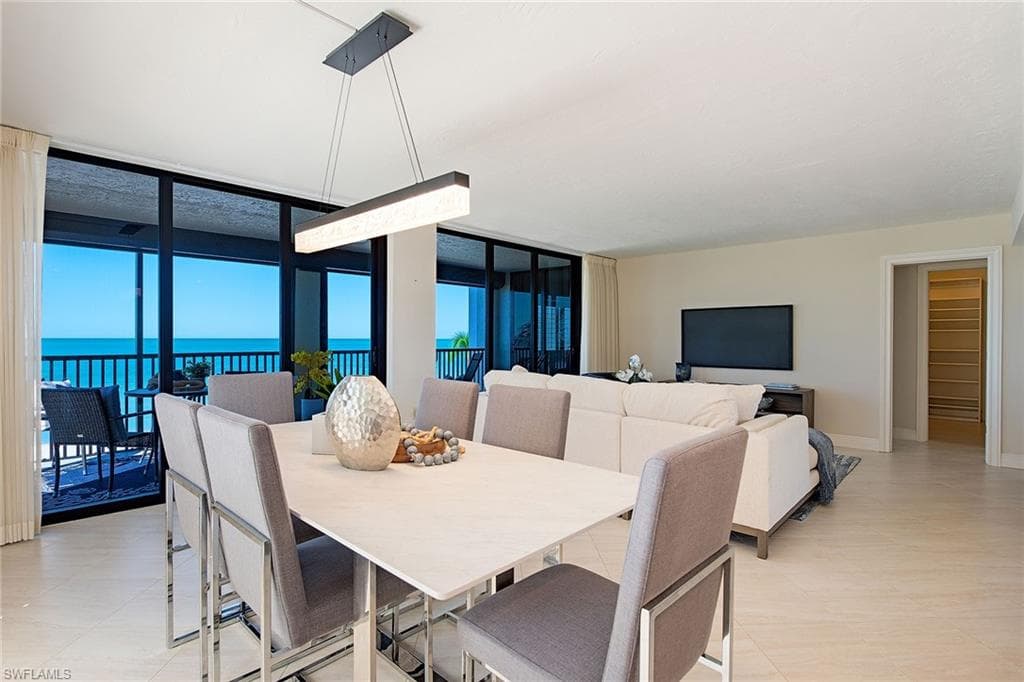 9715 Gulf Shore Dr 301, Naples, FL 34108-5