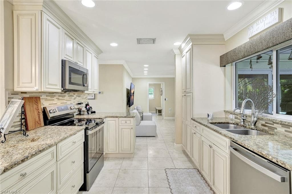 1293 Jamaica Rd, Marco Island, FL 34145-6